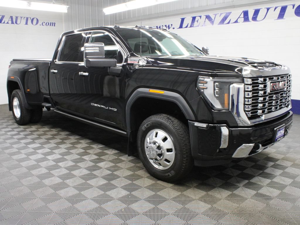 Used 2024 GMC Sierra 3500 Denali w/ Denali Reserve Package AWD/4WD image 3