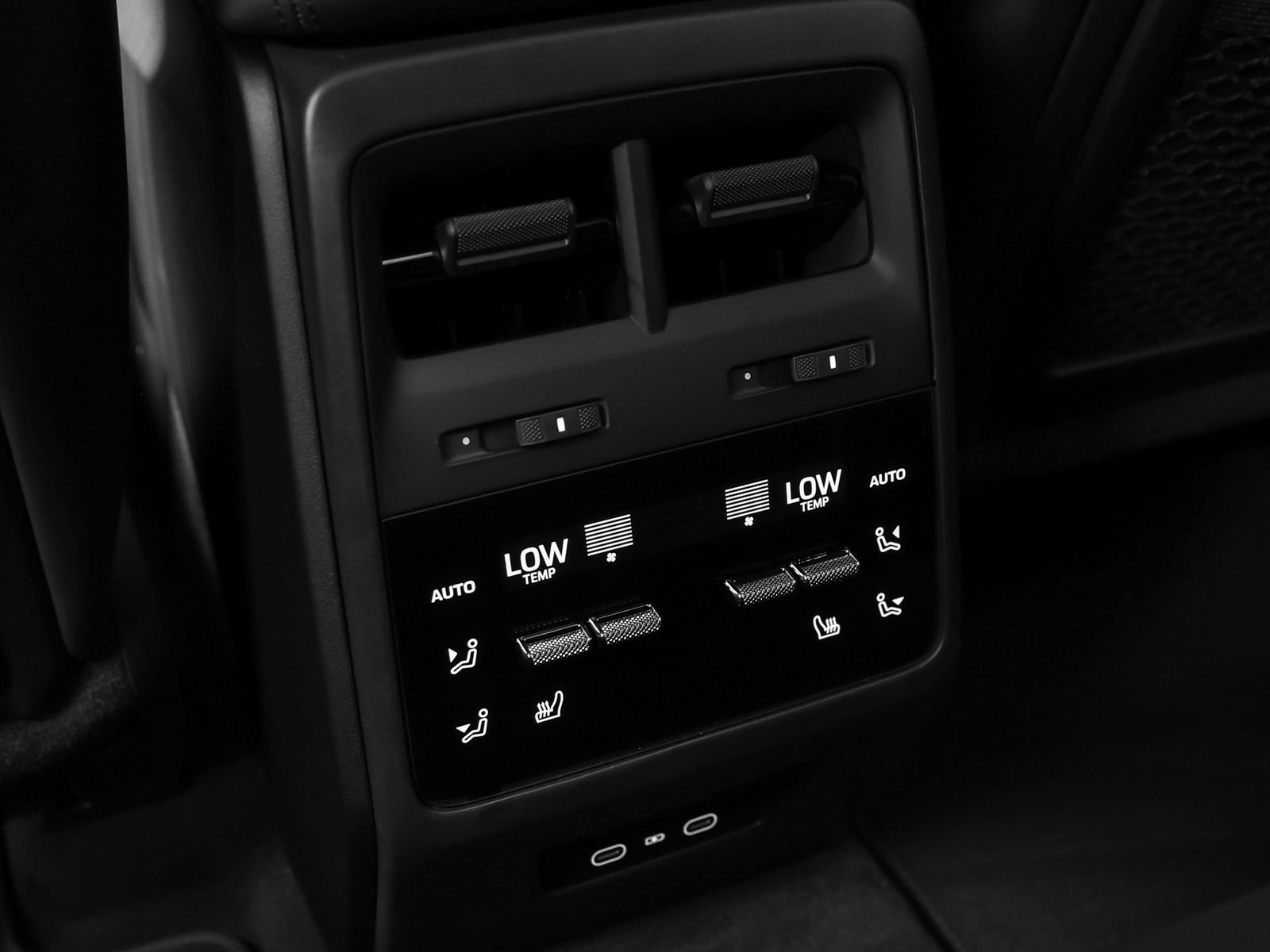 Certified 2025 Porsche Macan 4 Electric image 42