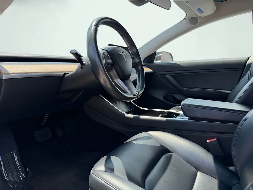 Used 2019 Tesla Model 3 Mid Range RWD image 2