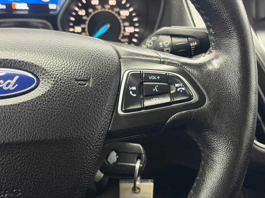 Used 2017 Ford Focus SE w/ Cold Weather Package FWD image 22