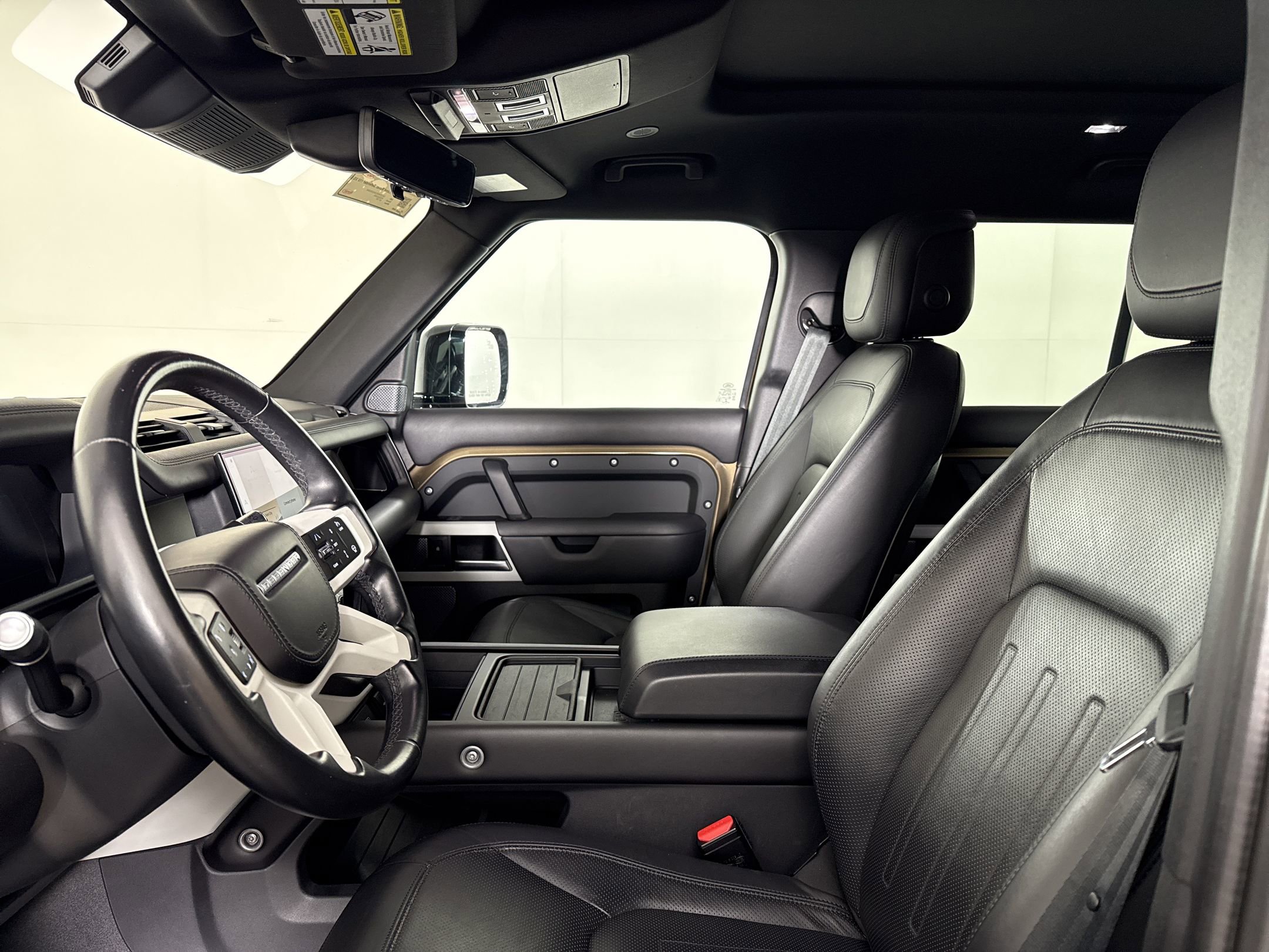 Certified 2022 Land Rover Defender 110 XS Edition AWD/4WD image 5