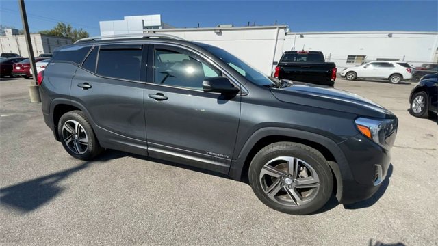 Used 2021 GMC Terrain SLT w/ Infotainment Package II image 3