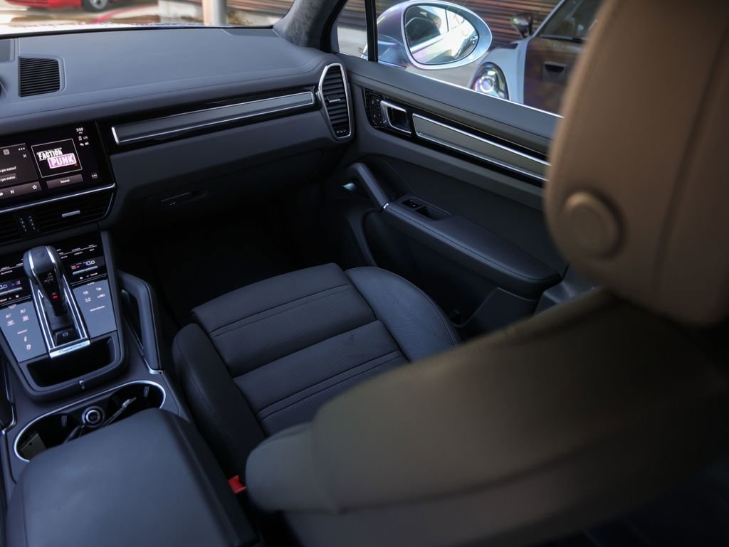 Certified 2022 Porsche Cayenne Turbo image 33