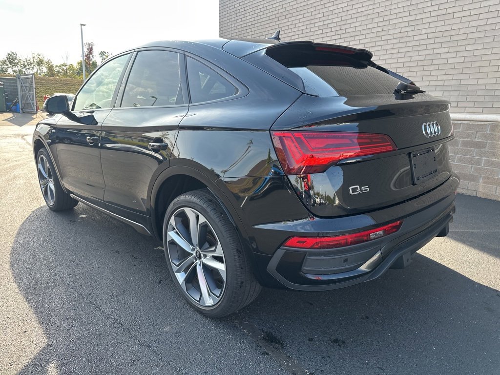 Used 2023 Audi Q5 2.0T Prestige w/ Prestige Package image 3