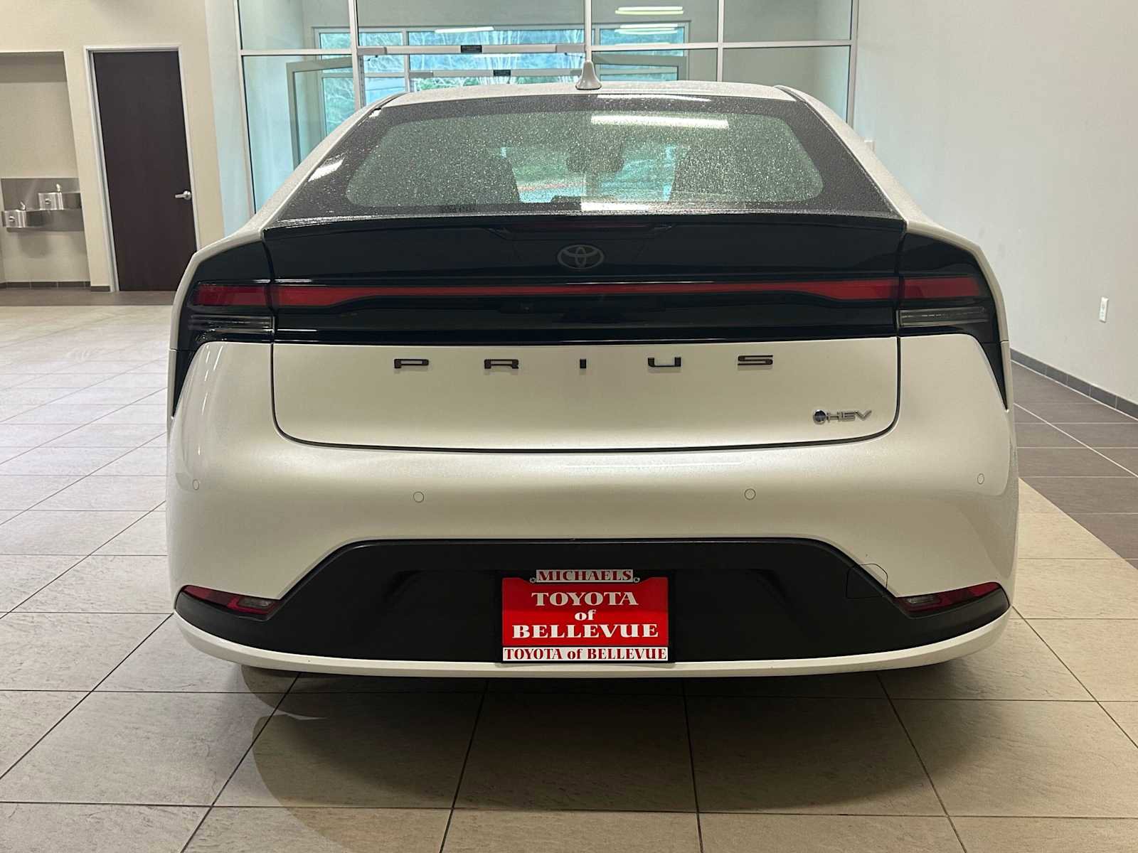 Used 2024 Toyota Prius LE image 5