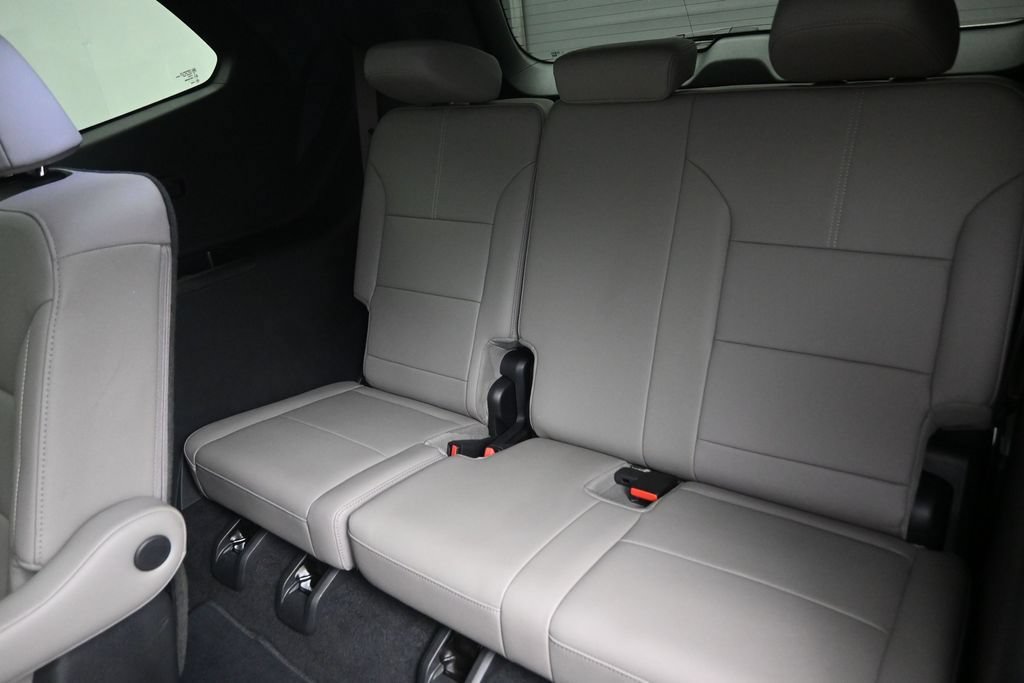 Used 2025 GMC Acadia Elevation w/ Elevation Premium Package FWD image 16