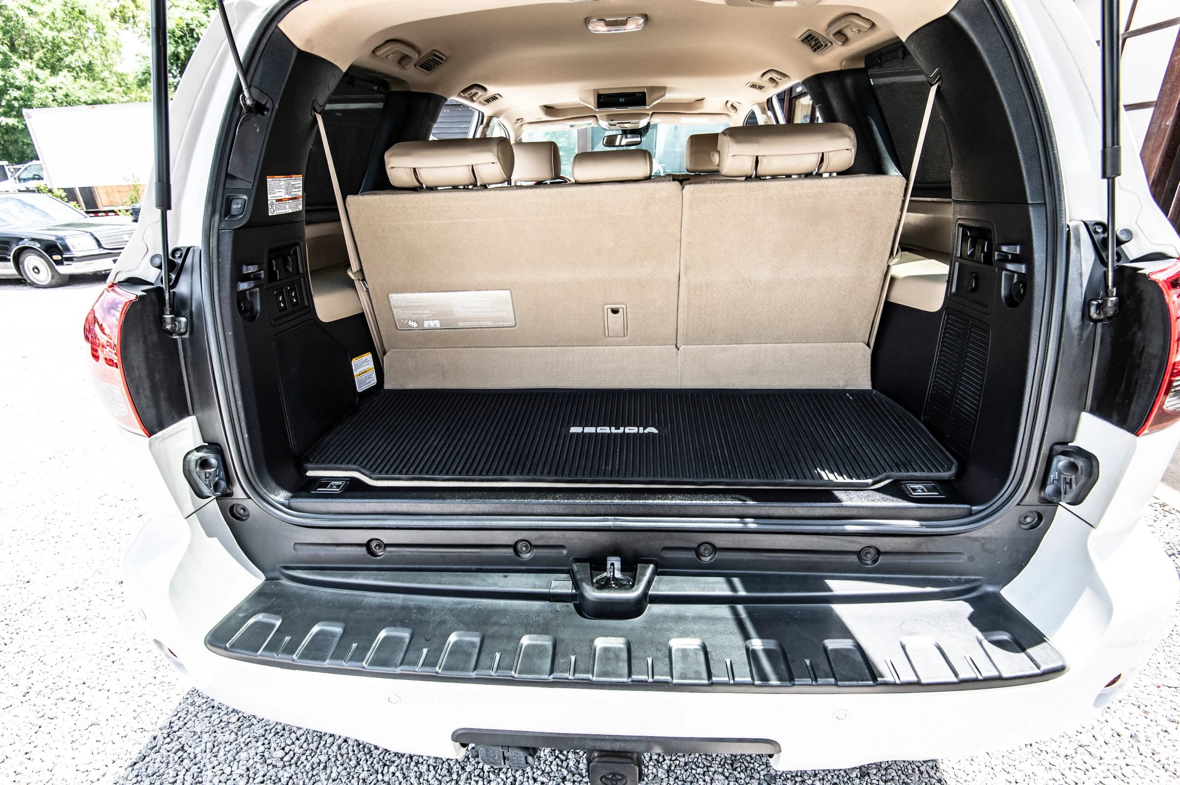 Used 2020 Toyota Sequoia Platinum RWD image 39
