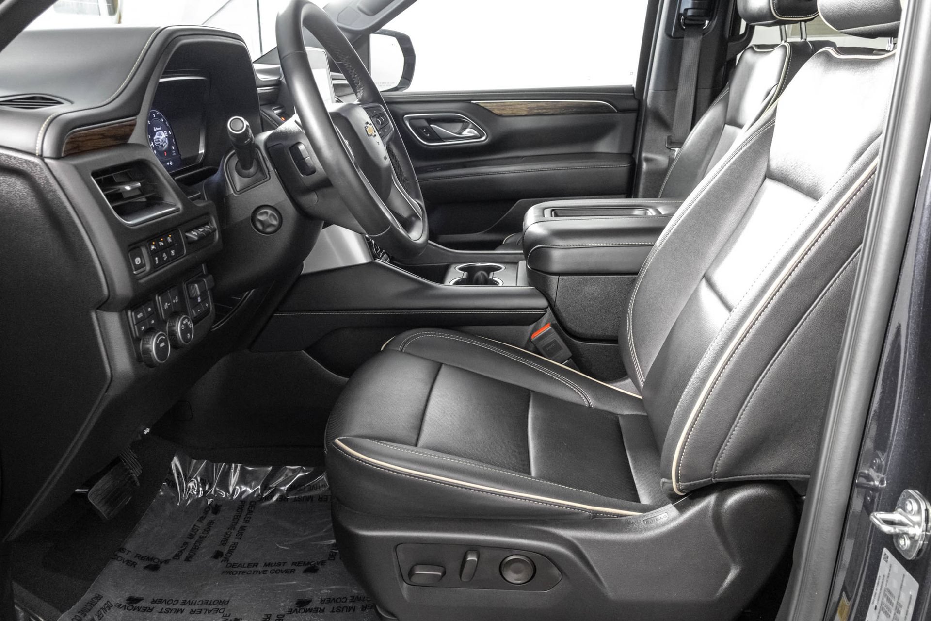 Used 2024 Chevrolet Suburban Premier w/ Premium Package AWD/4WD image 7