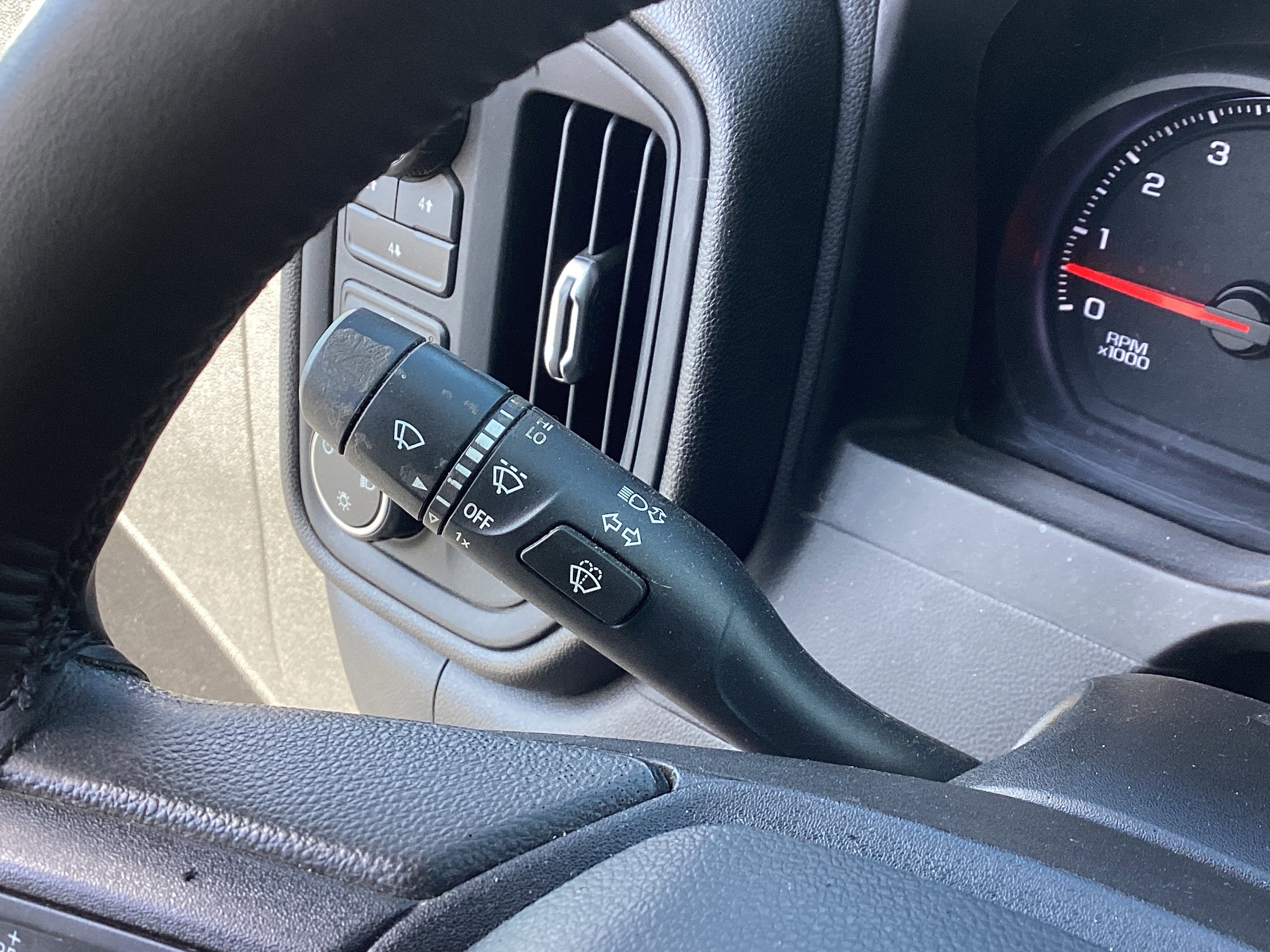 Used 2021 Chevrolet Silverado 2500 Custom w/ Custom Convenience Package image 17