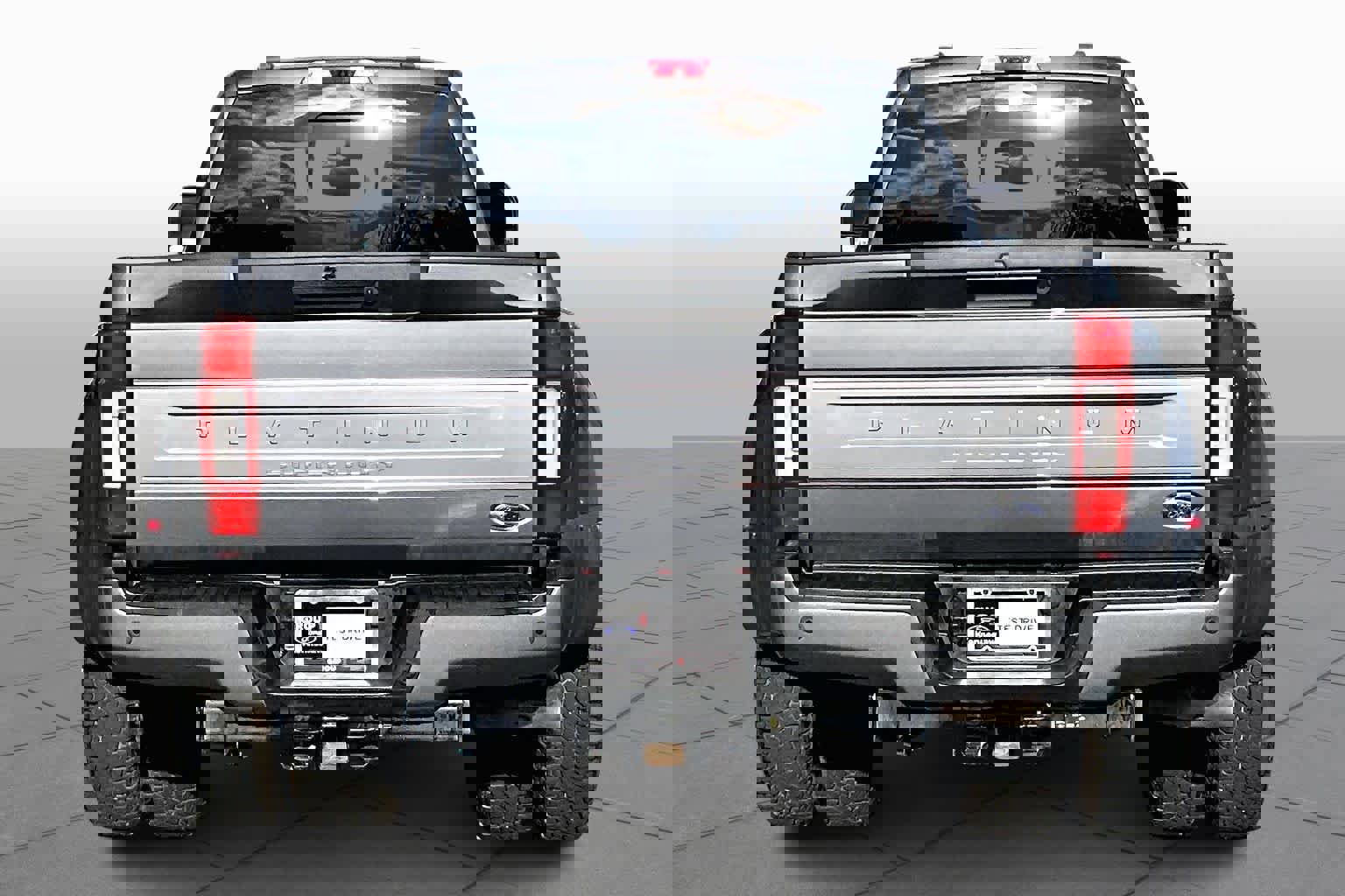 Used 2022 Ford F350 Platinum w/ FX4 Off-Road Package image 4