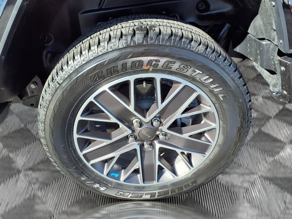 Certified 2023 Jeep Wrangler Unlimited Sahara w/ Cold Weather Group image 19