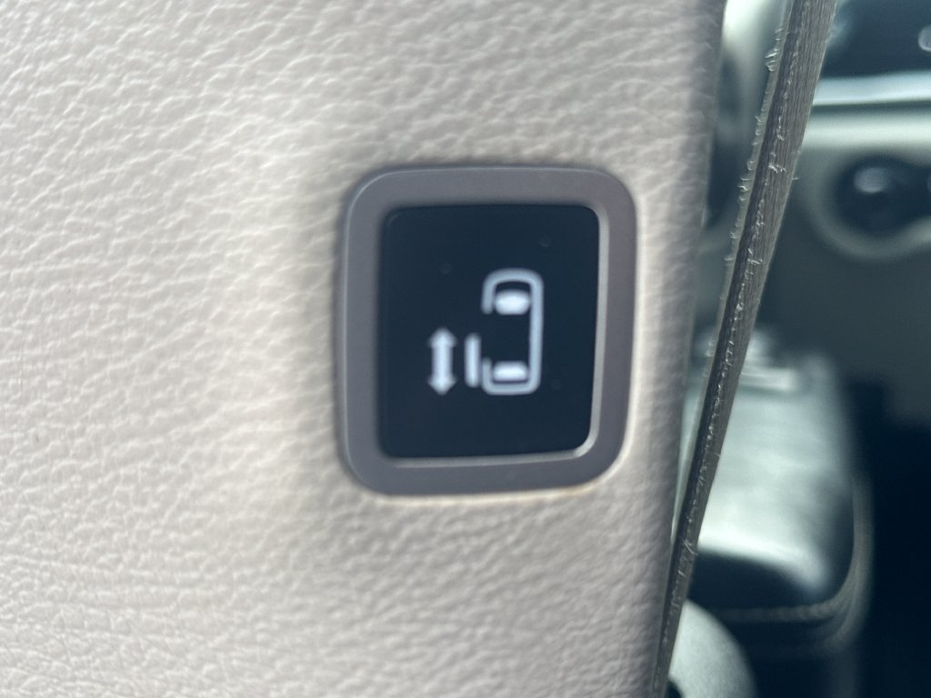 Used 2020 Chrysler Voyager Lxi FWD image 38