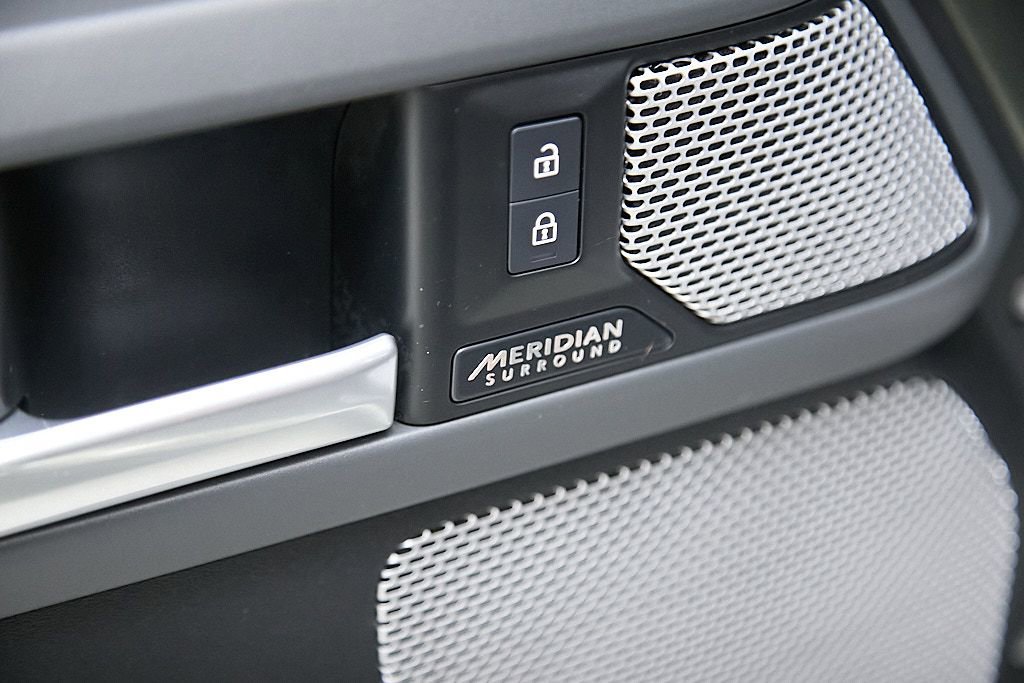 Used 2024 Land Rover Defender 130 X-Dynamic SE image 20