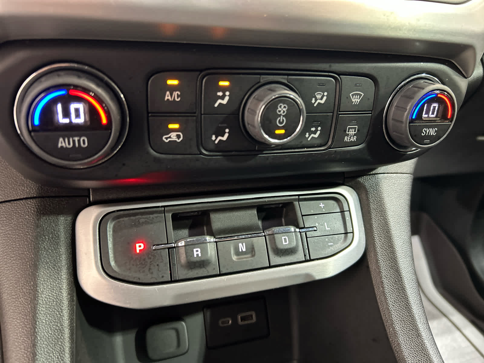 Used 2022 GMC Acadia SLE w/ Driver Convenience Package AWD/4WD image 6