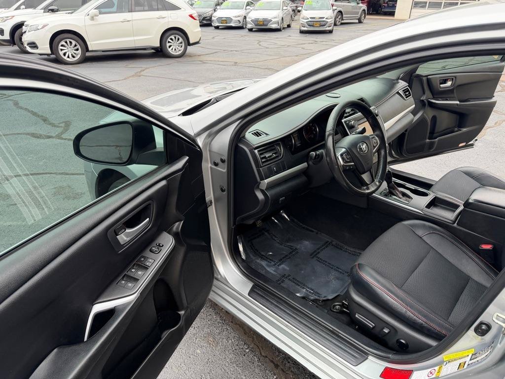 Used 2017 Toyota Camry SE FWD image 12