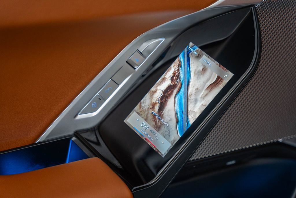 Used 2025 BMW 750e xDrive image 38