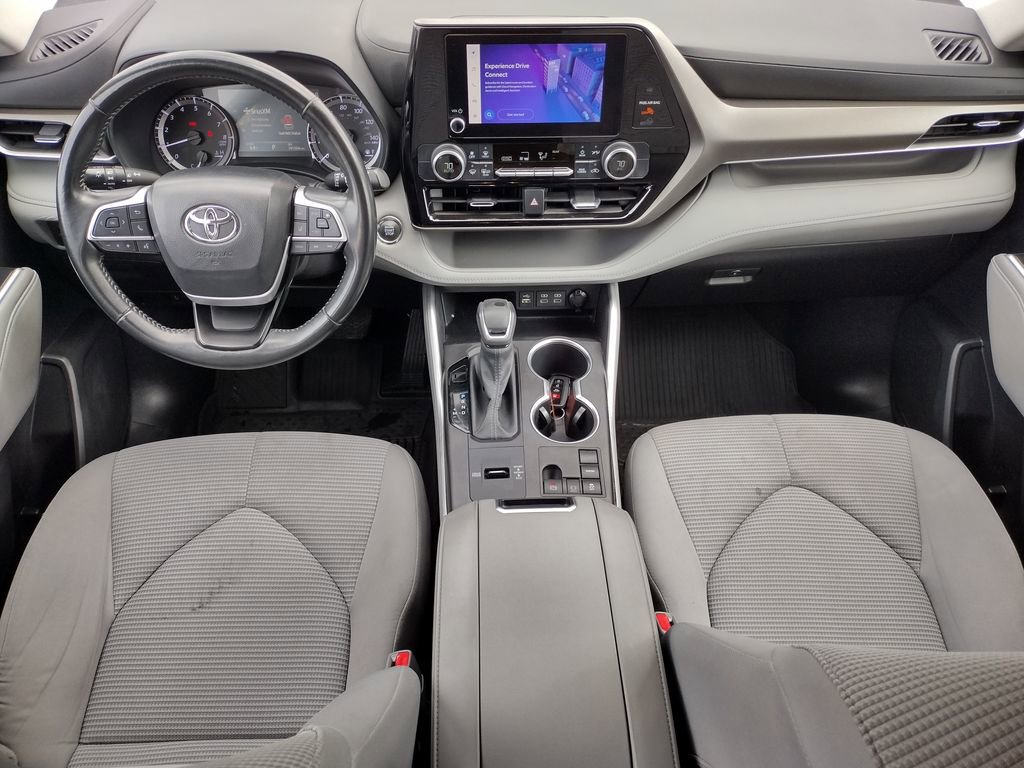 Used 2023 Toyota Highlander LE FWD image 6