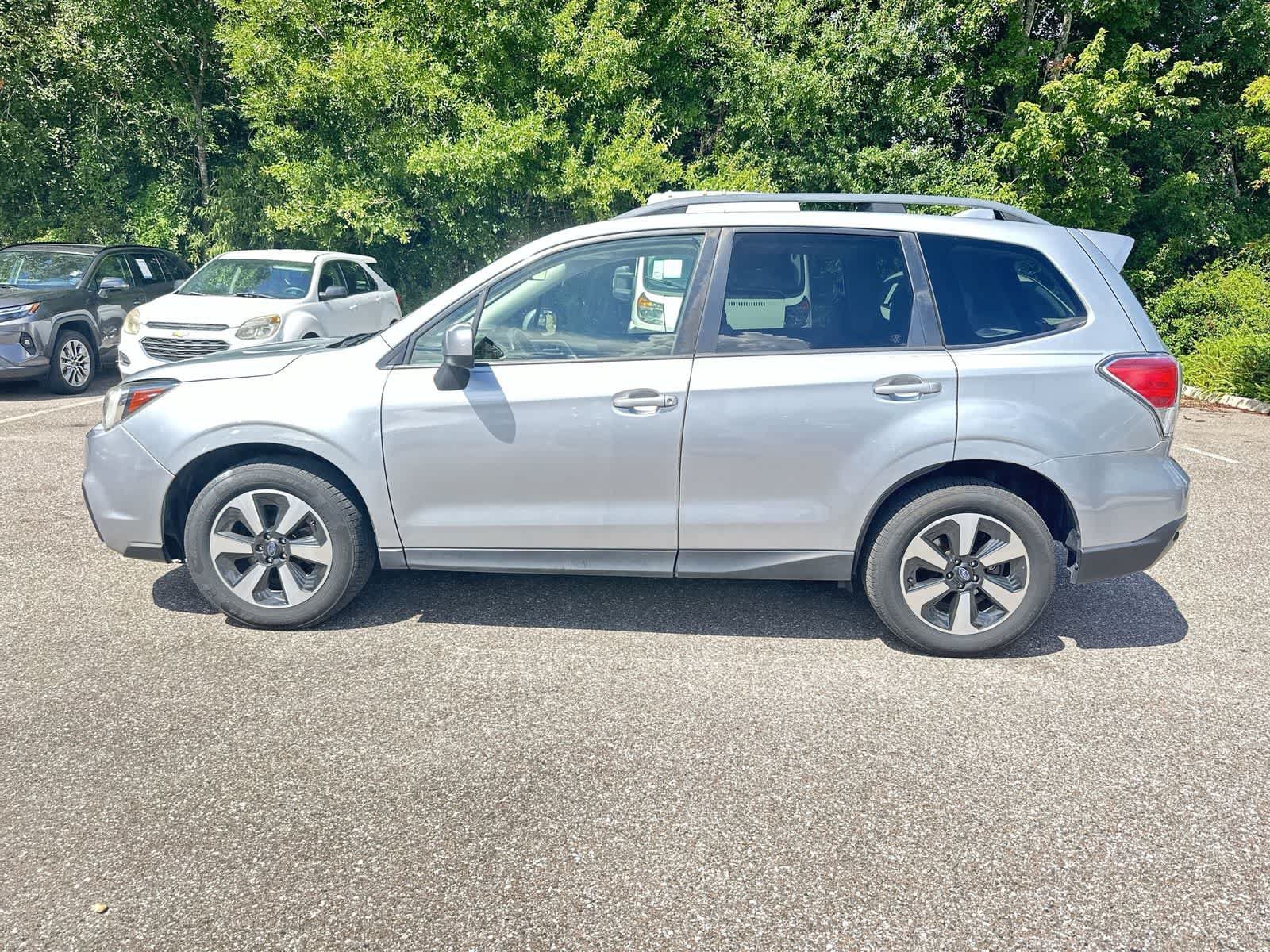 Used 2017 Subaru Forester 2.5i Premium AWD/4WD image 3