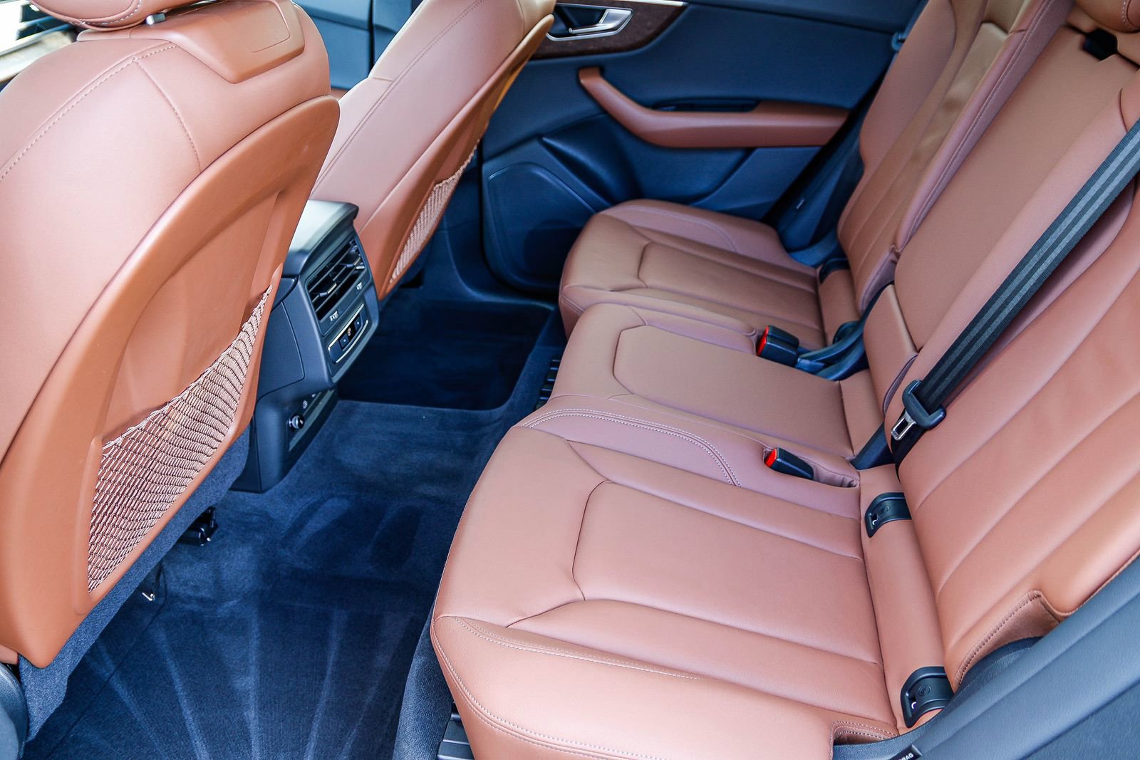 Certified 2025 Audi Q8 Premium w/ Black Optic Package image 20