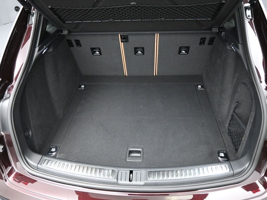 Certified 2025 Porsche Macan image 32