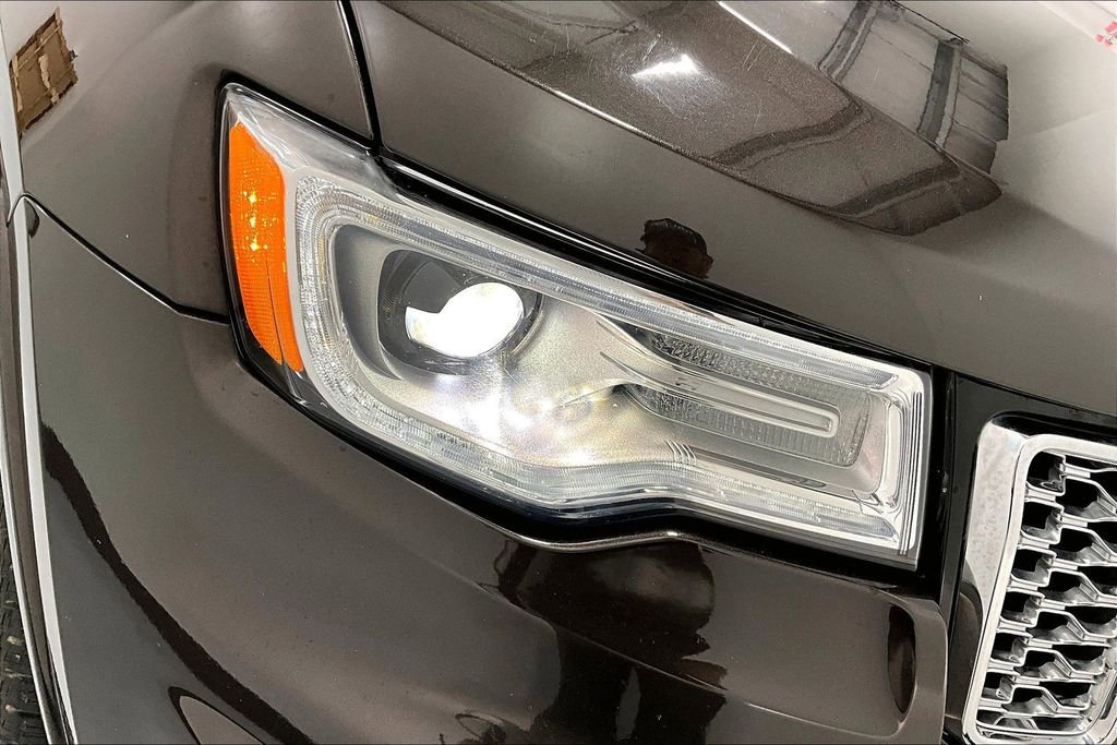 Used 2017 Jeep Grand Cherokee Overland w/ Jeep Active Safety Group image 38