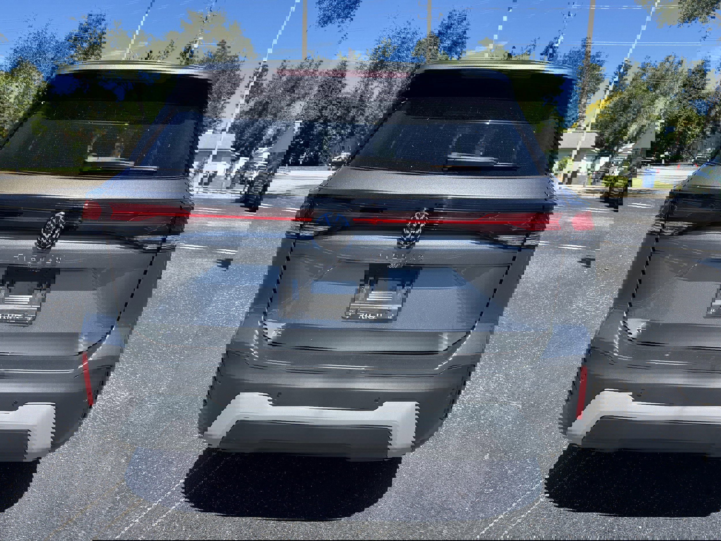 New 2025 Volkswagen Tiguan SE image 4