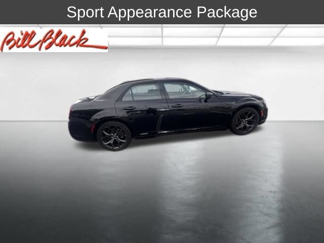 Used 2021 Chrysler 300 Touring w/ Sport Appearance Package RWD image 6