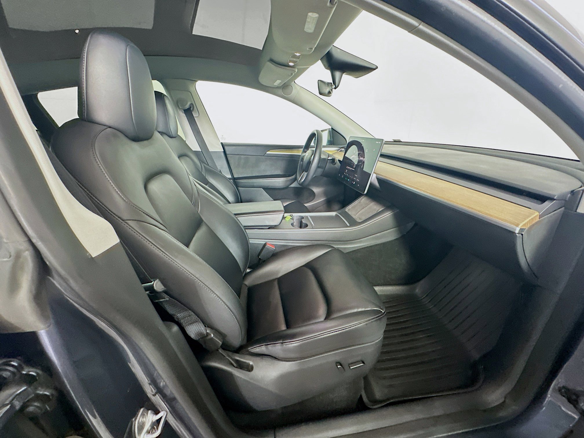 Used 2023 Tesla Model Y Long Range image 33