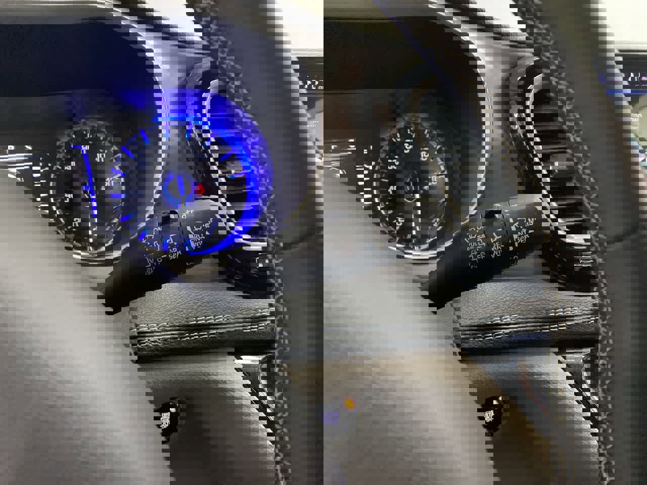 Used 2023 Chrysler Pacifica Touring-L image 21