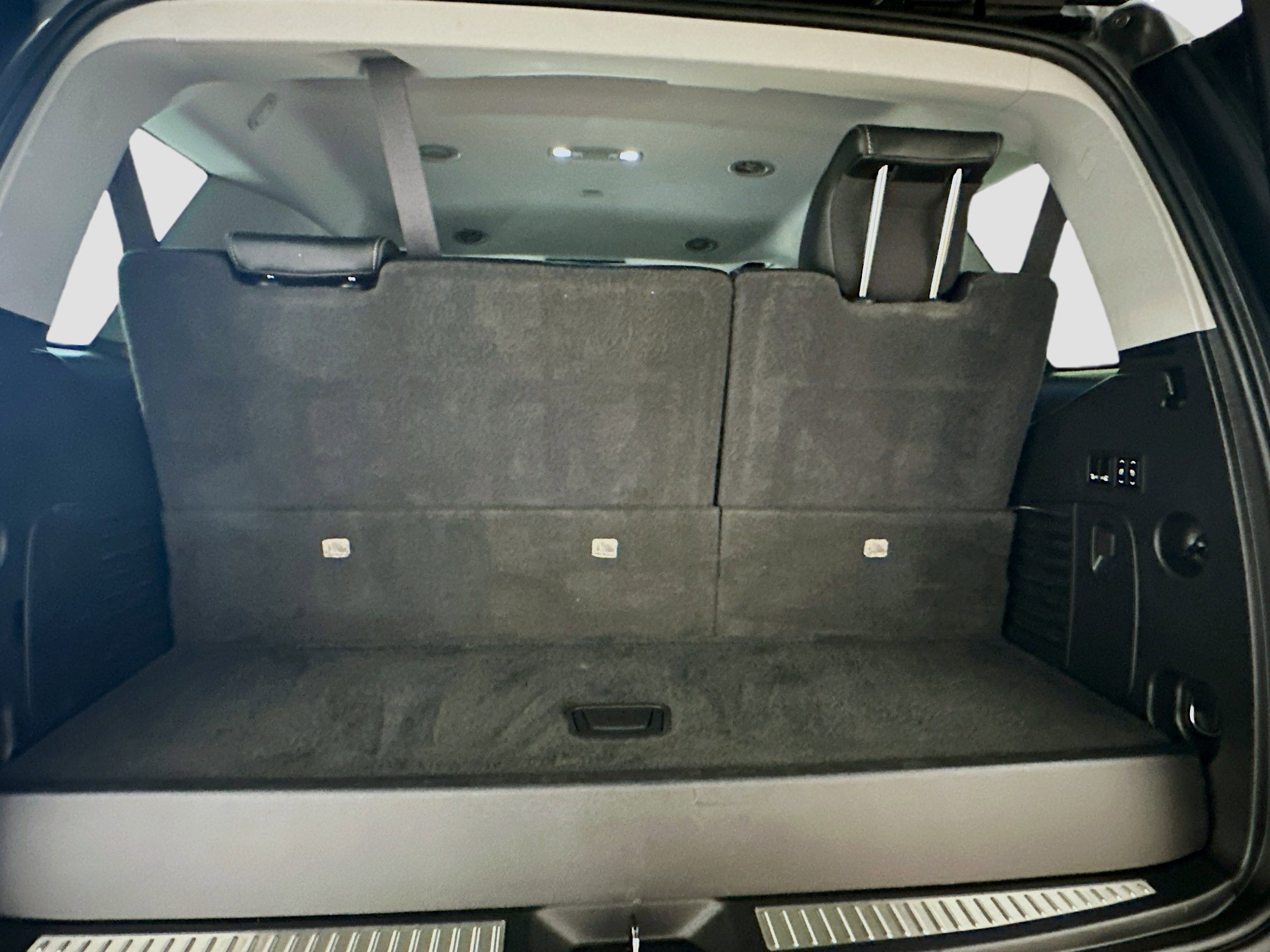 Used 2020 GMC Yukon Denali w/ Denali Premium Package image 32