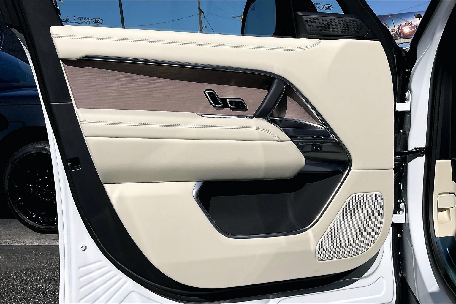 New 2026 Land Rover Range Rover SE AWD/4WD image 14