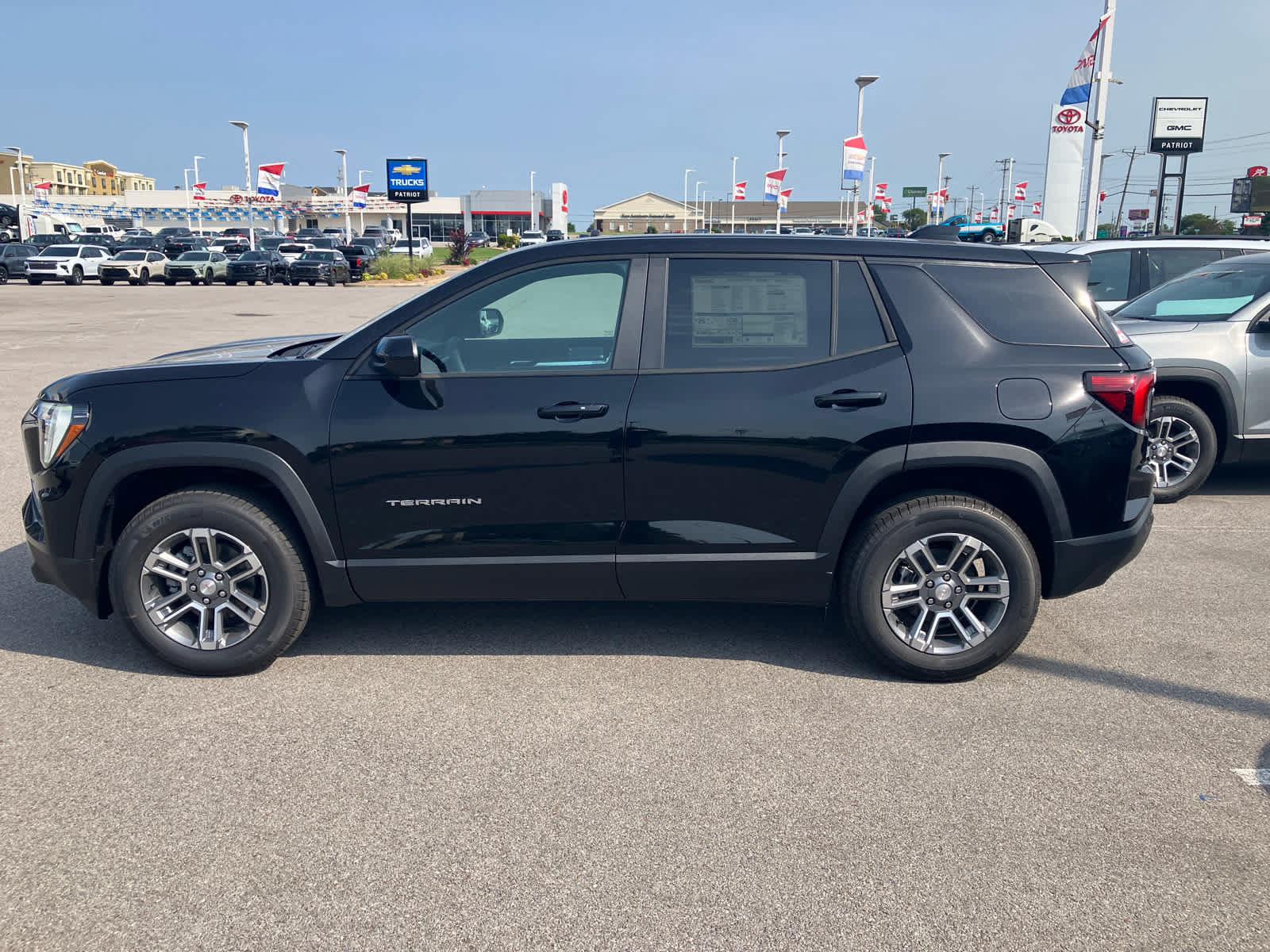 New 2027 GMC Terrain Elevation w/ LPO, Floor Liner Package AWD/4WD image 4