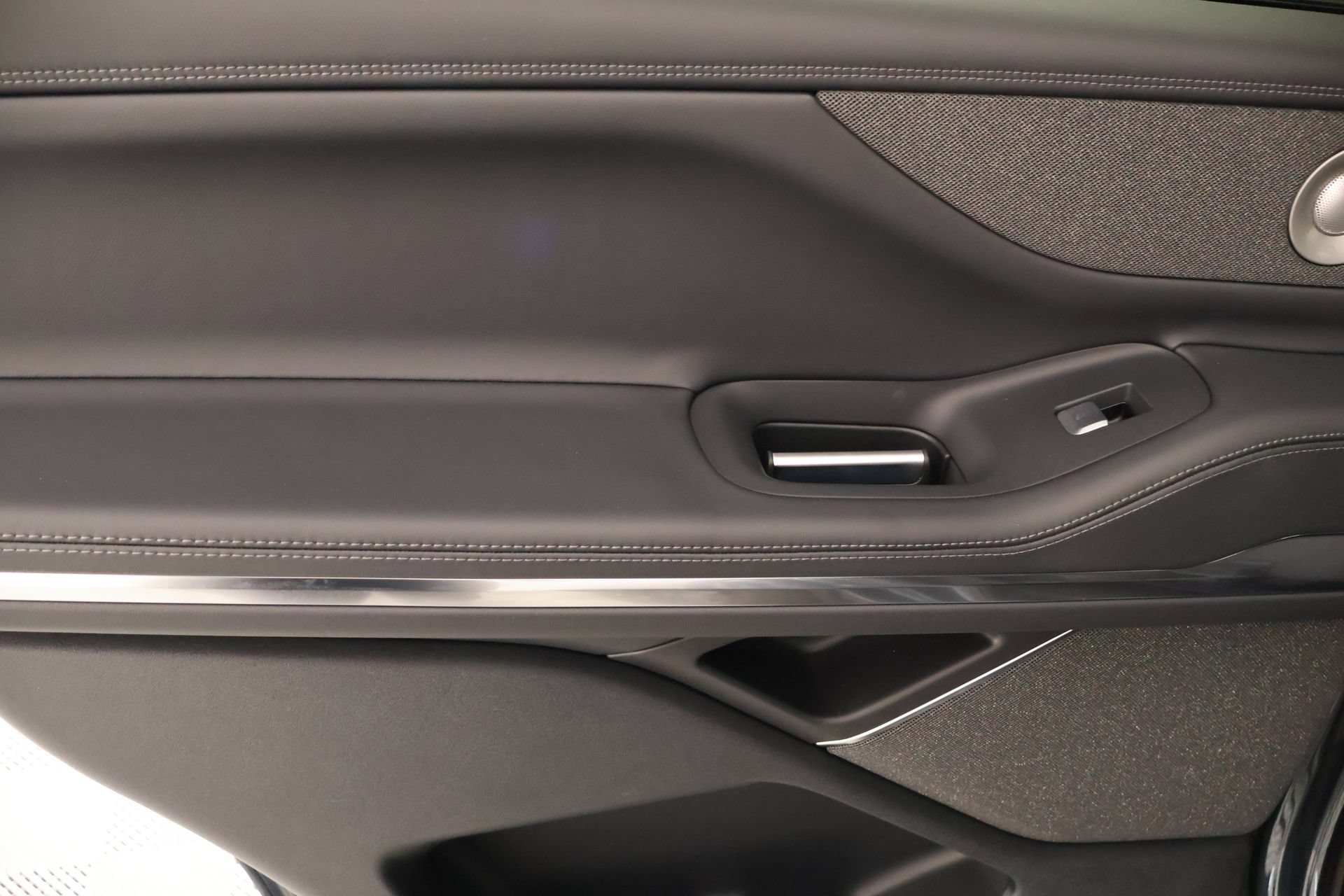 New 2025 Lincoln Navigator Reserve w/ Jet Appearance Package AWD/4WD image 18
