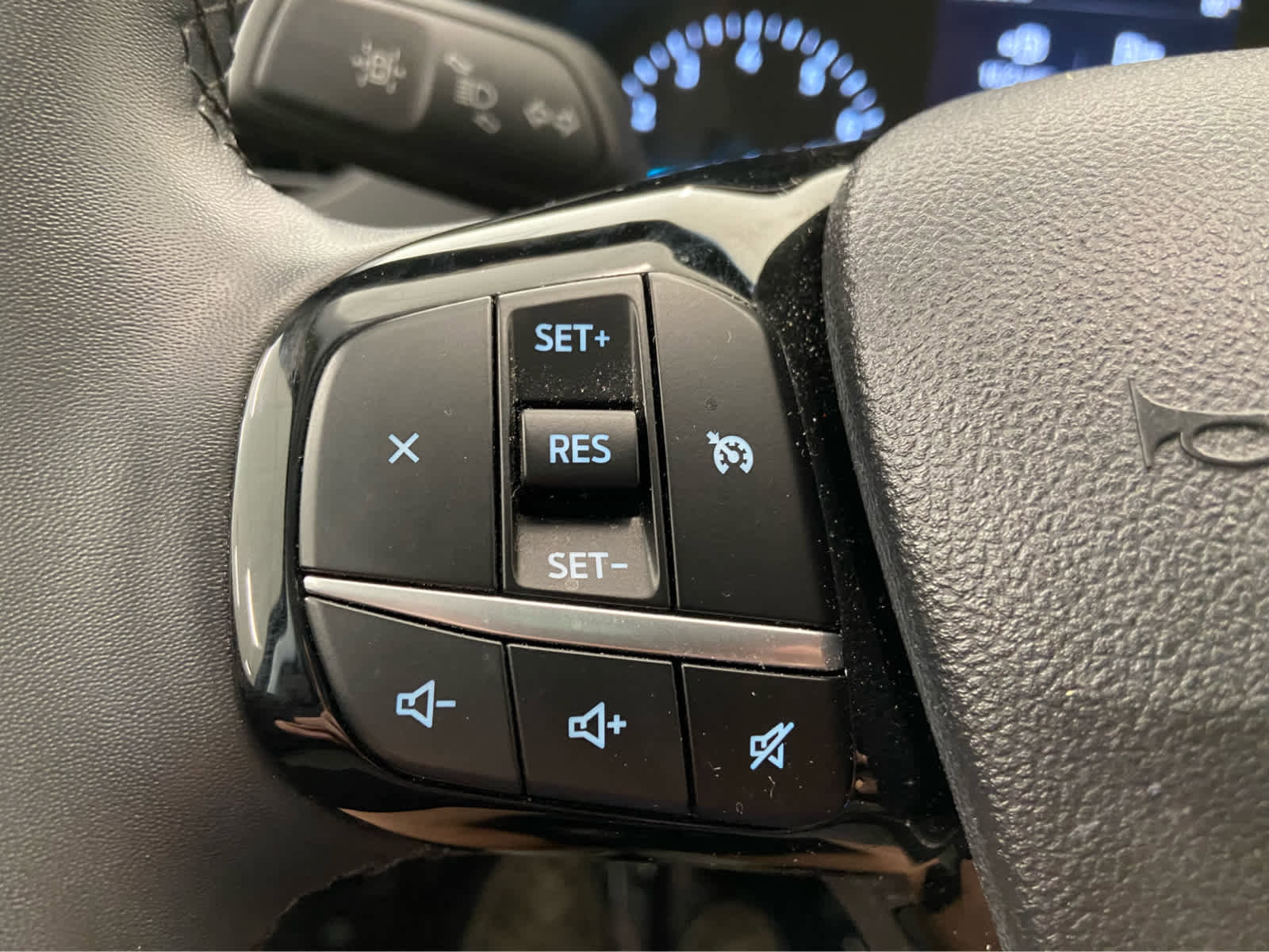 Used 2022 Ford Escape SE w/ SE Sport Appearance Package image 24