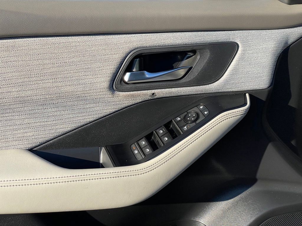Certified 2023 Nissan Rogue SV AWD/4WD image 12