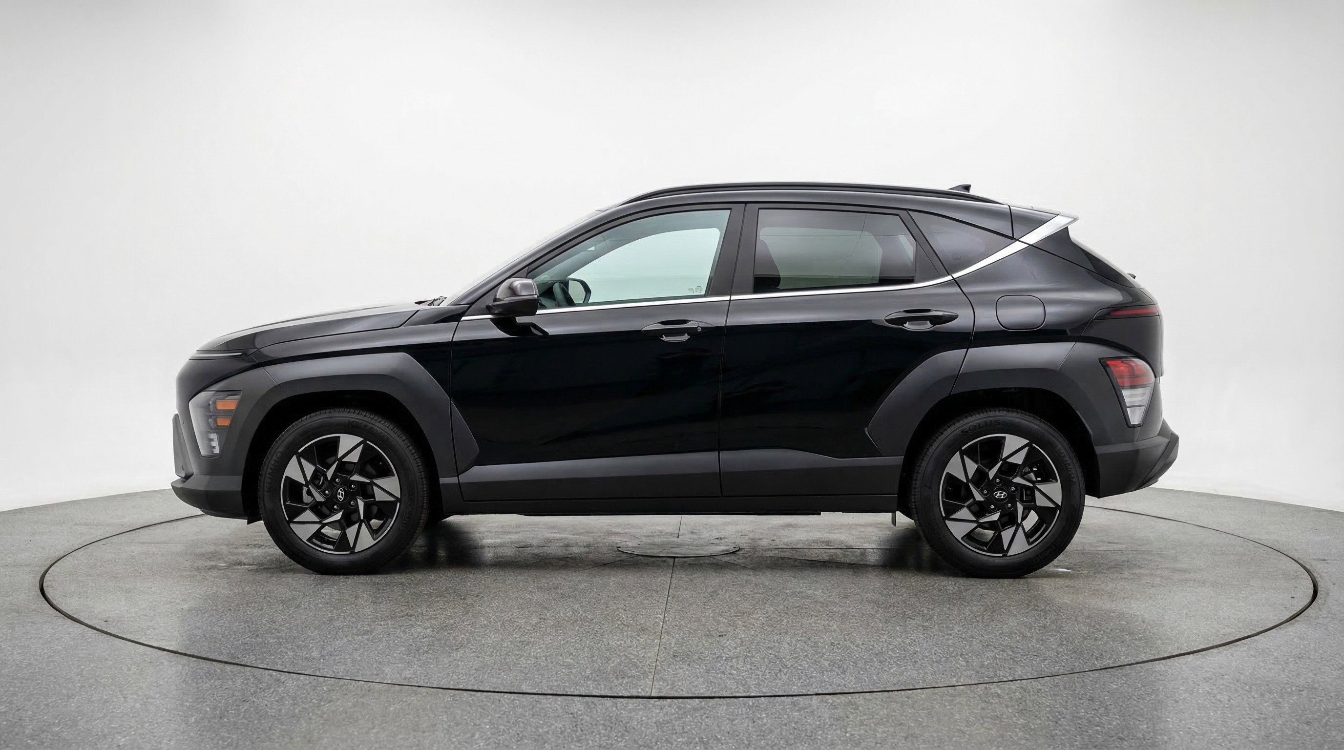 Used 2025 Hyundai Kona SEL FWD image 5