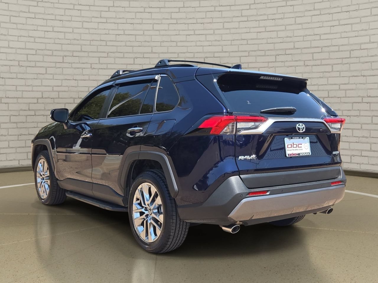 Used 2020 Toyota RAV4 Limited FWD image 7