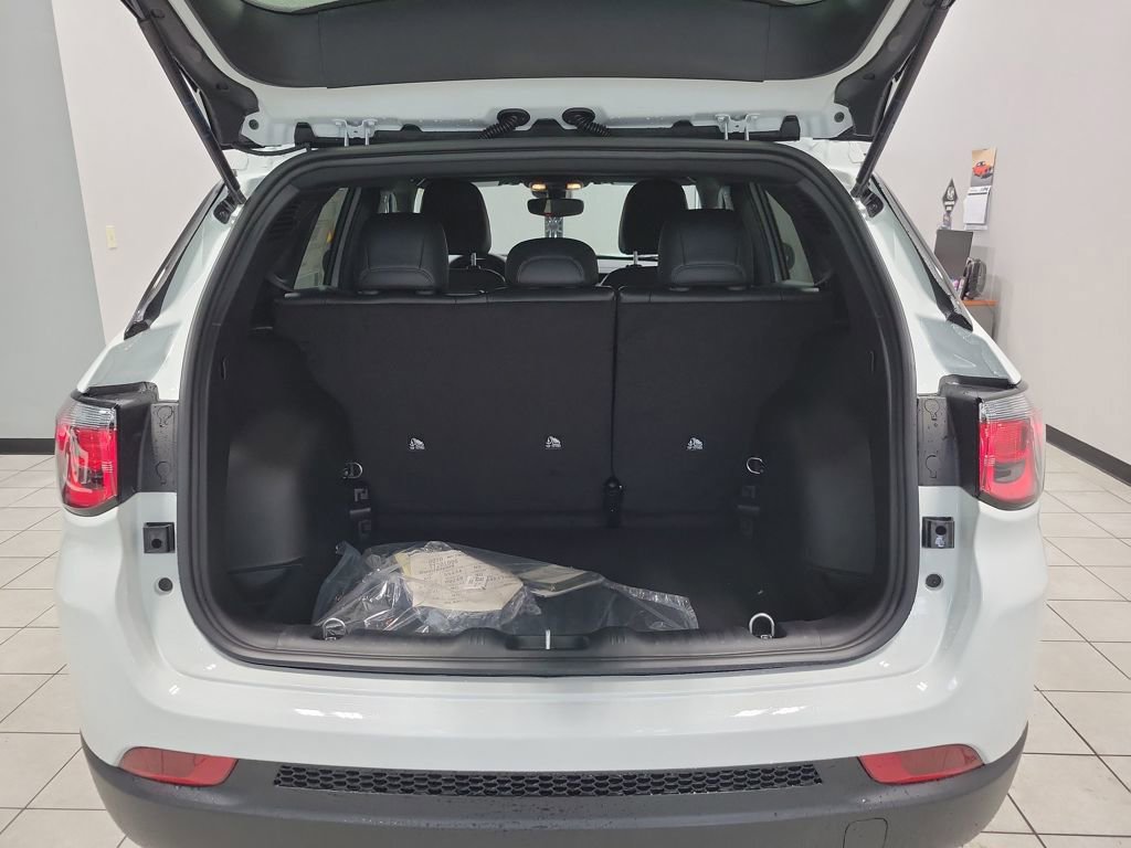 New 2026 Jeep Compass Latitude image 7