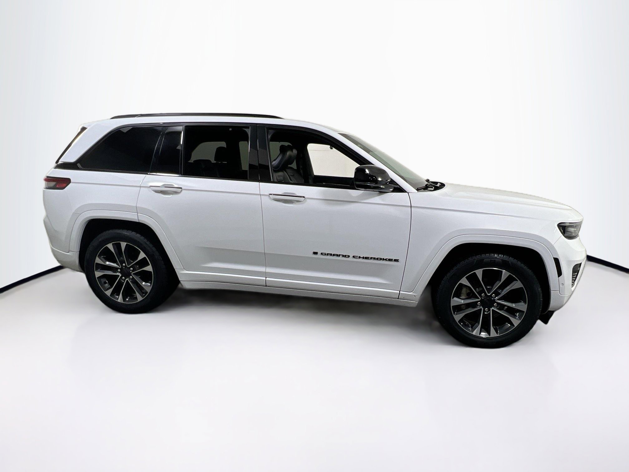 Used 2022 Jeep Grand Cherokee Overland w/ Adv Protech Group III image 4