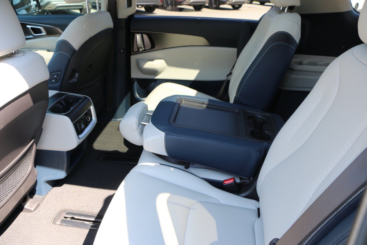 Used 2025 Kia Carnival SX Prestige FWD image 33