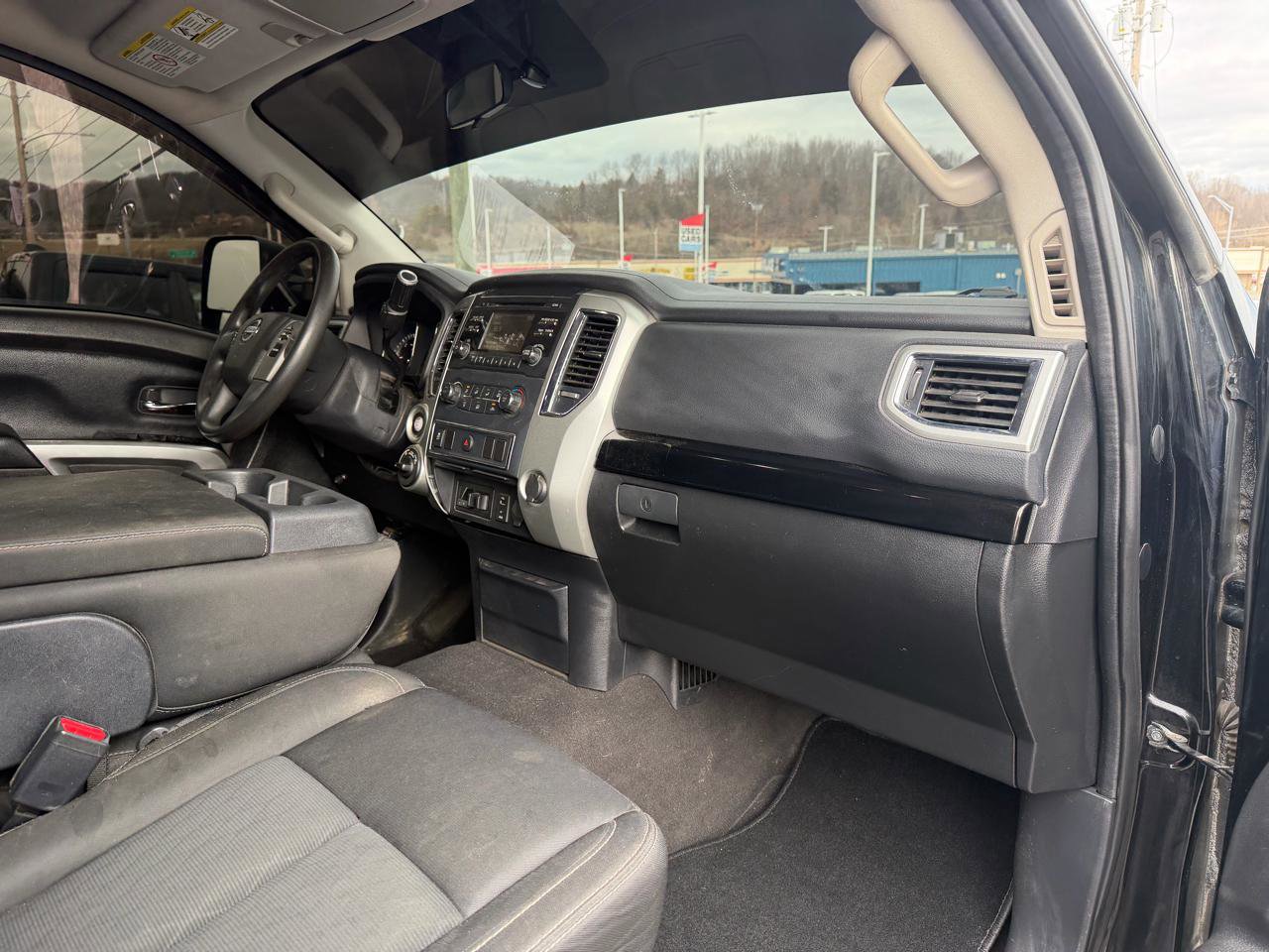Used 2017 Nissan Titan SV AWD/4WD image 20