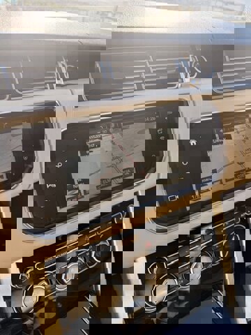 Used 2016 Land Rover Range Rover HSE image 17