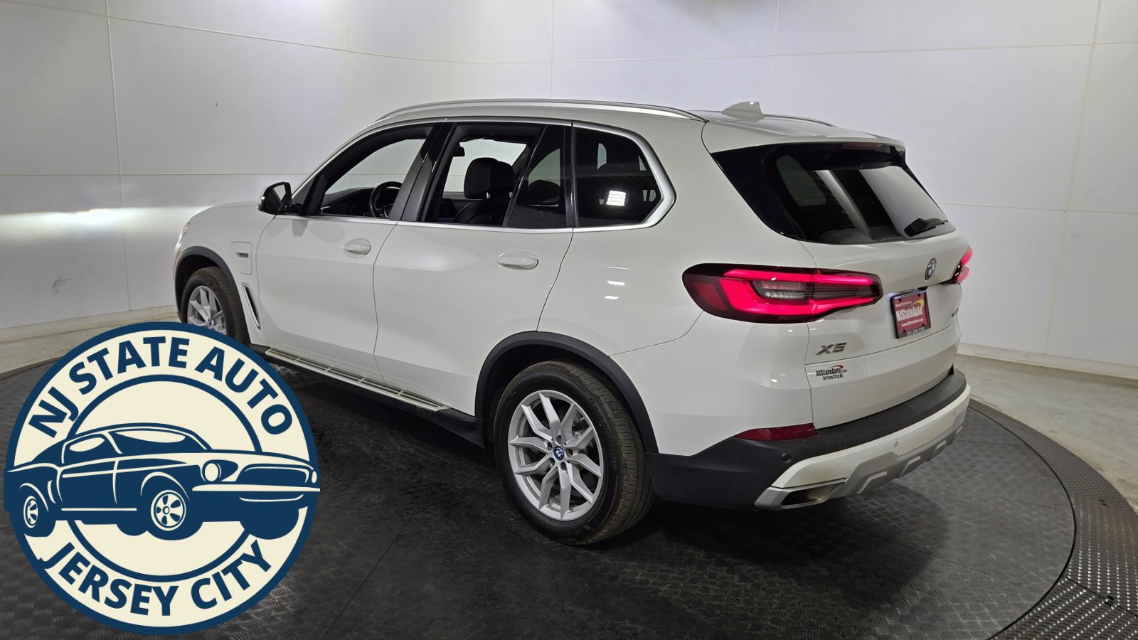 Used 2023 BMW X5 xDrive45e w/ Climate Comfort Package image 5
