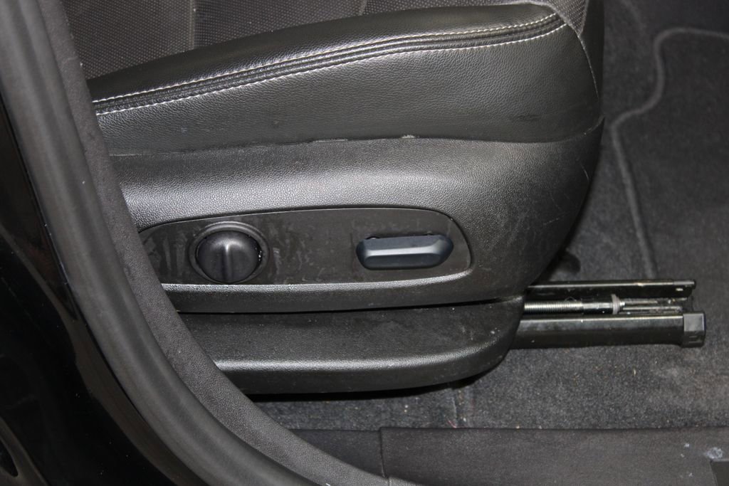 Used 2024 GMC Terrain SLT image 27