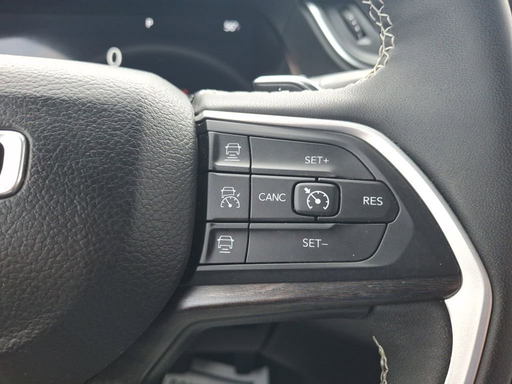 Used 2023 Jeep Grand Cherokee Limited image 25