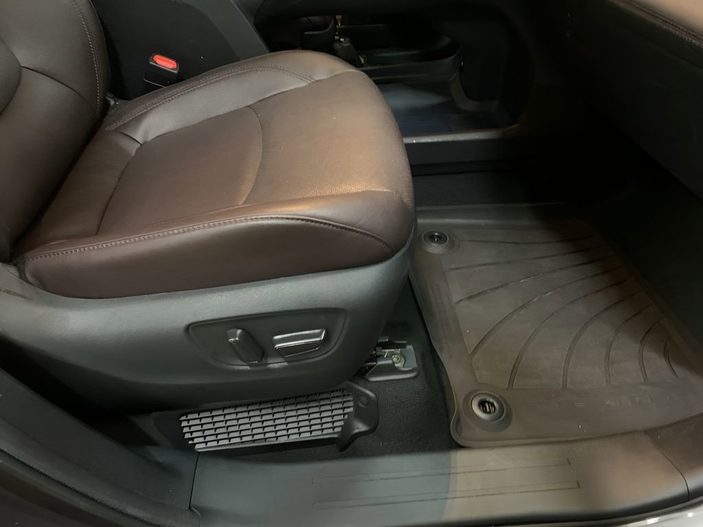 Used 2024 Toyota Sienna Platinum image 17
