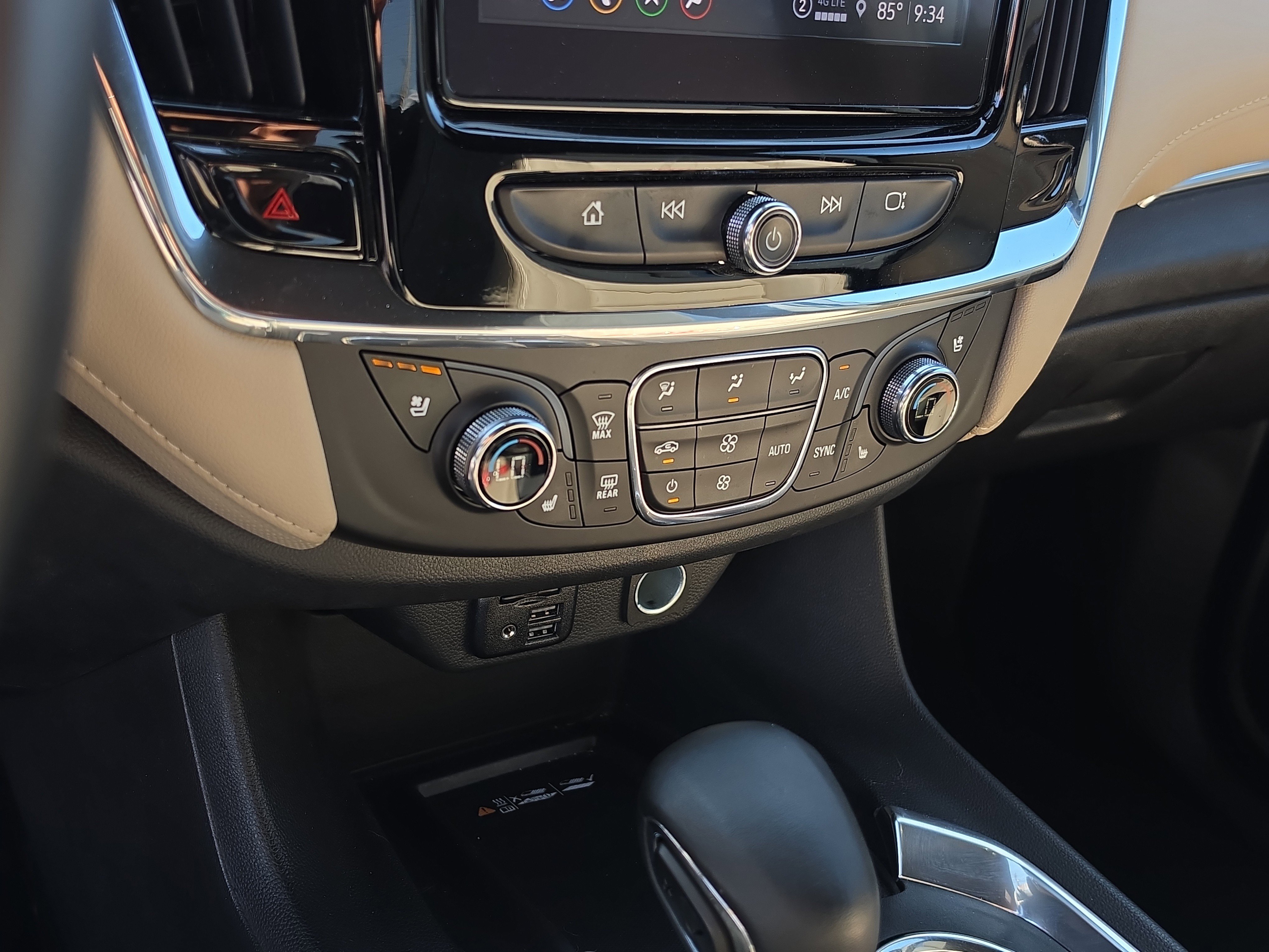 Used 2023 Chevrolet Traverse Premier FWD image 25