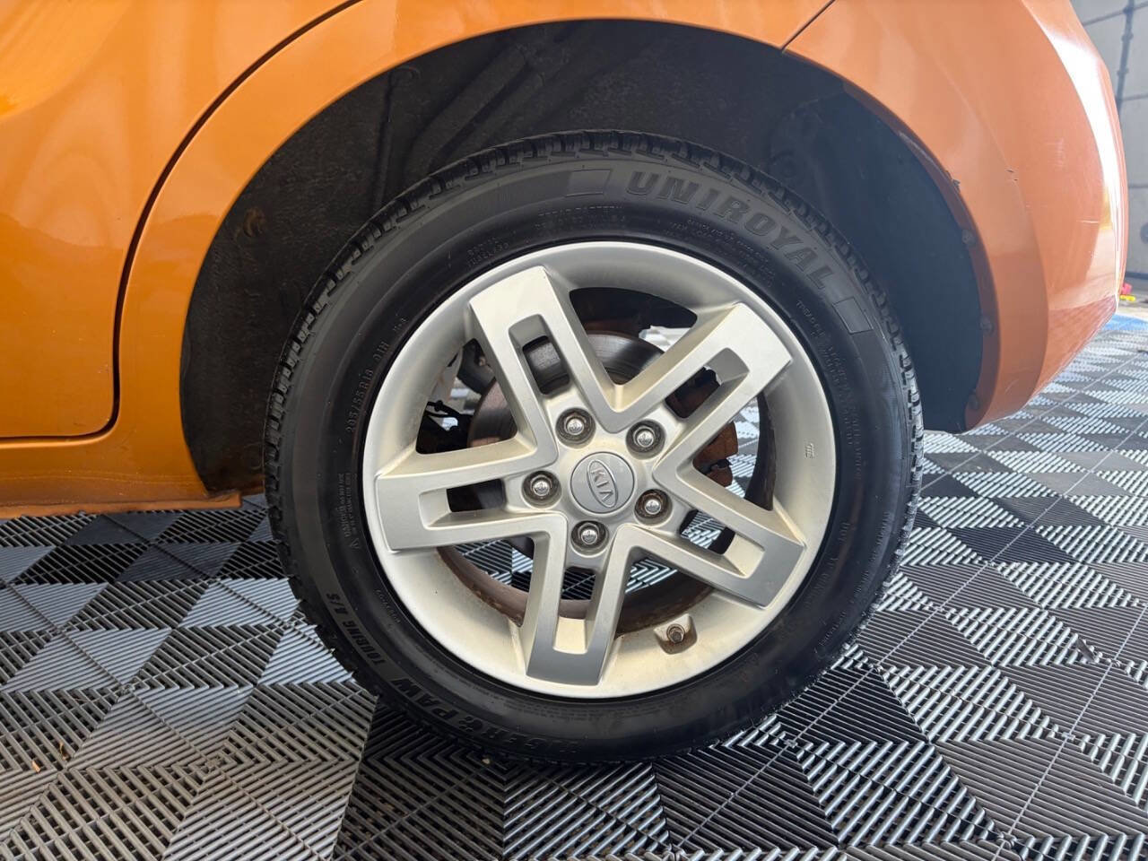 Used 2011 Kia Soul + FWD image 24