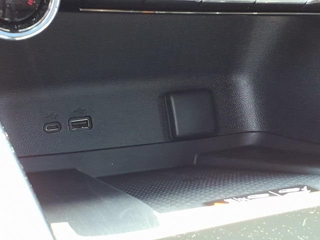 Used 2026 Chevrolet Traverse RS FWD image 23