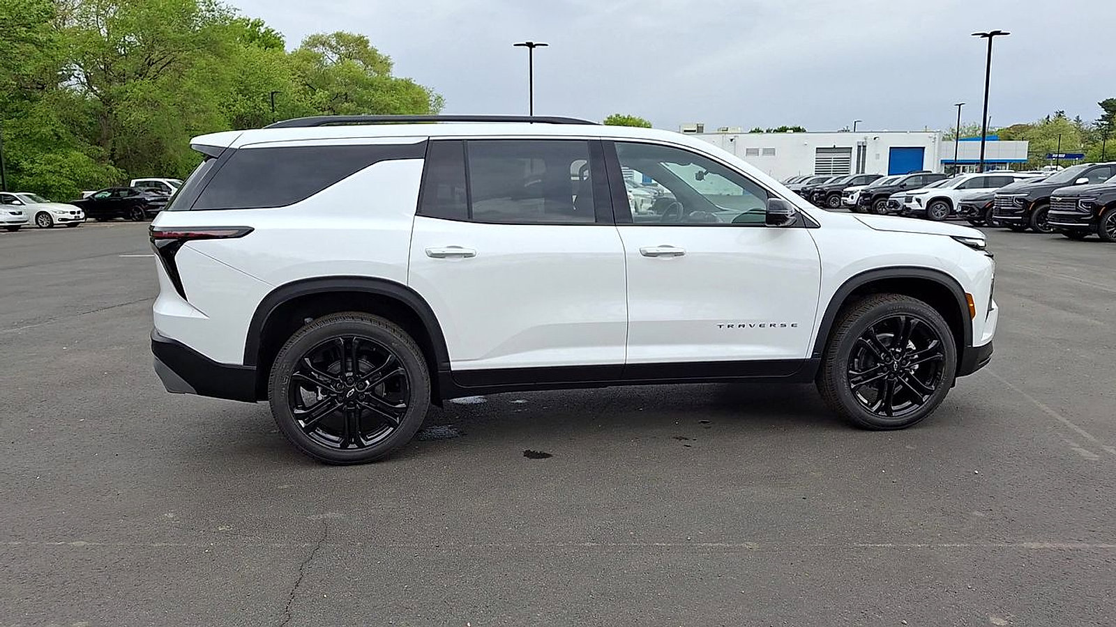 New 2026 Chevrolet Traverse LT w/ Driver Confidence Package FWD image 3